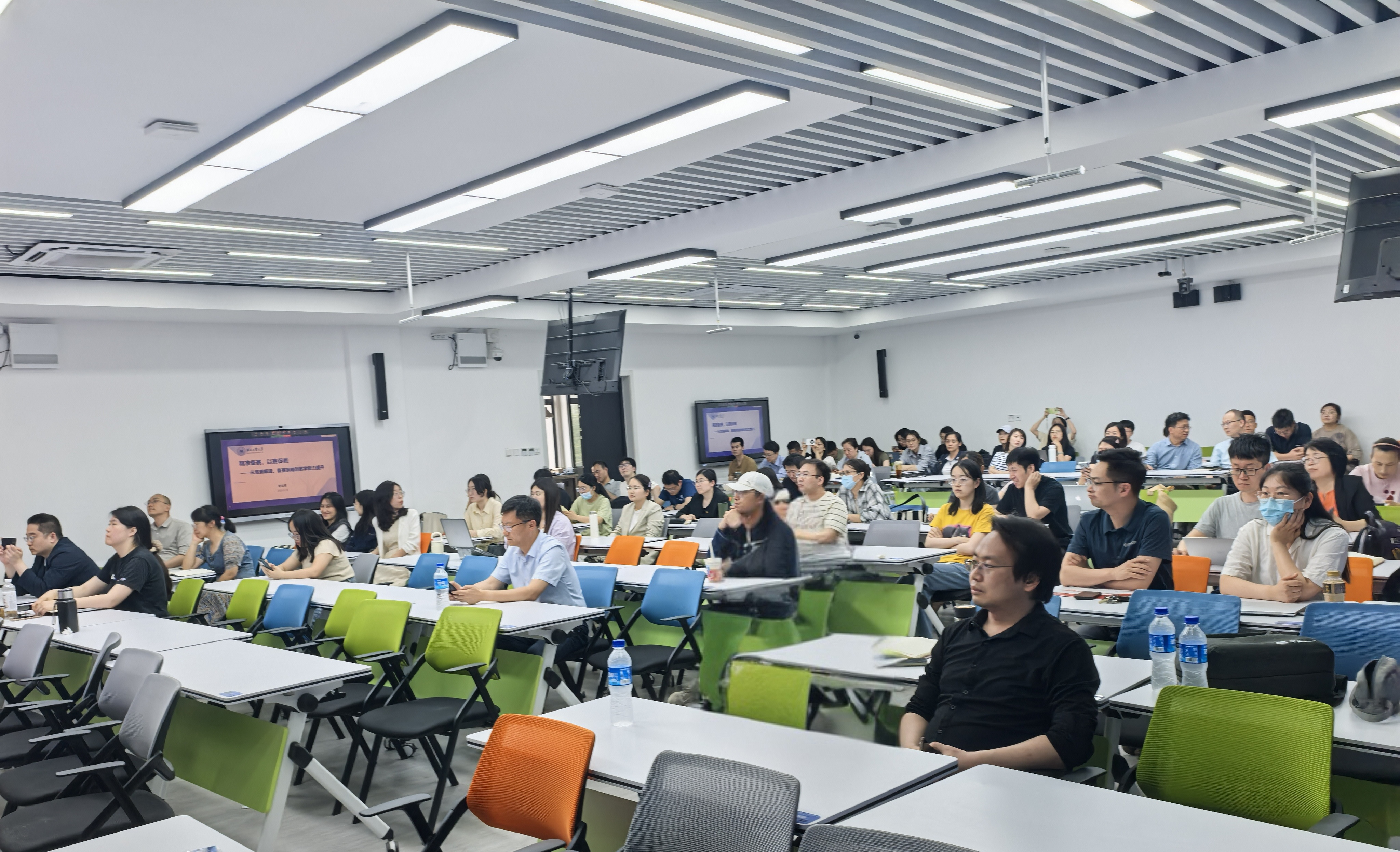 会场全景.jpg
